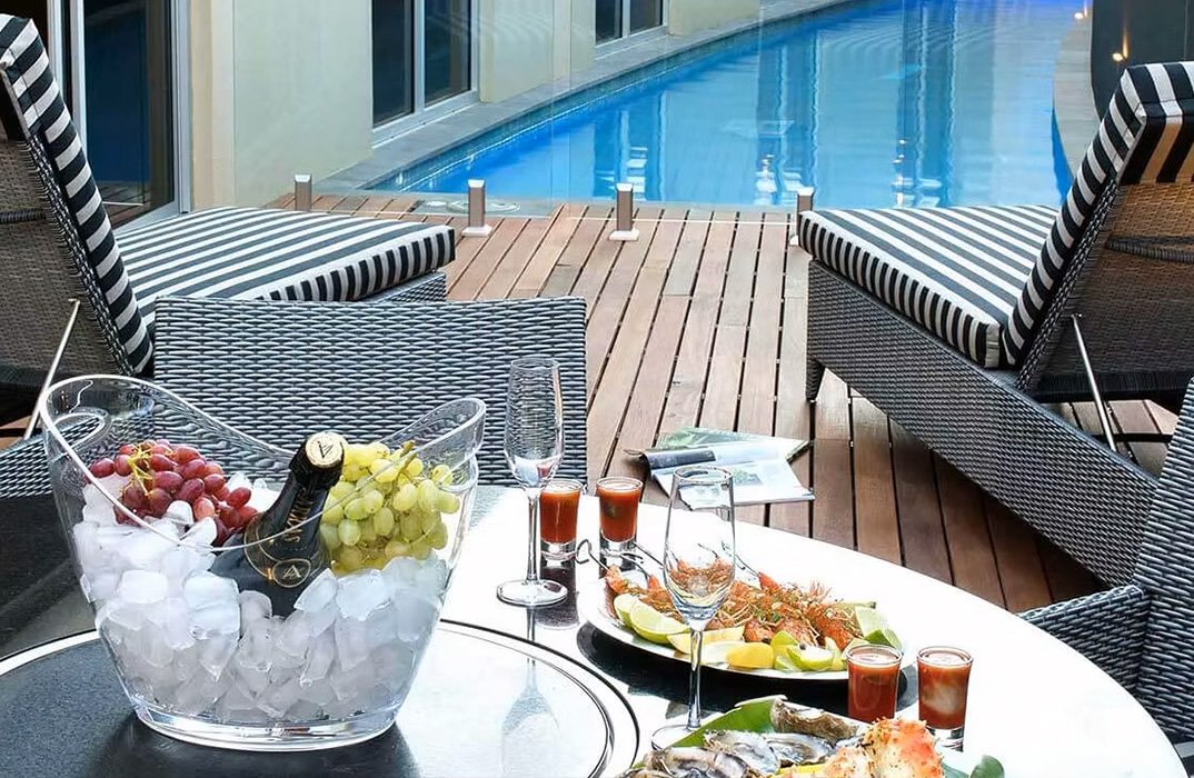 Dining at the Frames there are options for fully catered or supplied.
